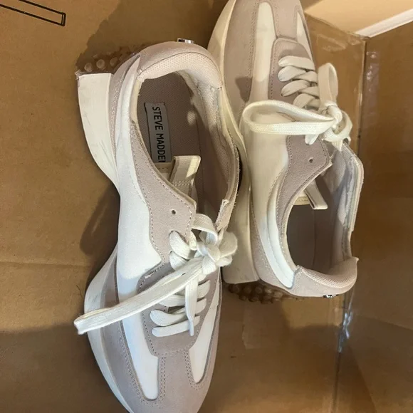 Steve Madden CAMPO Women's Beige and White Sneakers- Size 10. Gummy bottoms. - Picture 9 of 14